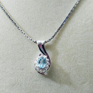 Oval Blue Topaz CZ Halo Pendant Sterling SilverTwist  Avon 925 16 Inch Necklace